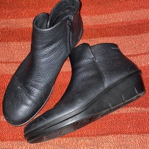 ECCO SKYLAR WEDGE ANKLE BOOTIE SZ 42 / 11-11.5 US BLACK LEATHER
